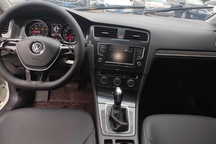 Used Volkswagen Golf 2017 1.6L Automatic Comfort Million-Vehicle Anniversary Edition Center Console