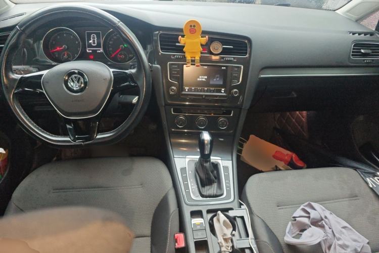 Used Volkswagen Golf 2017 230TSI Automatic Comfort Edition – Celebrating Milestone of One Million Units Center Console
