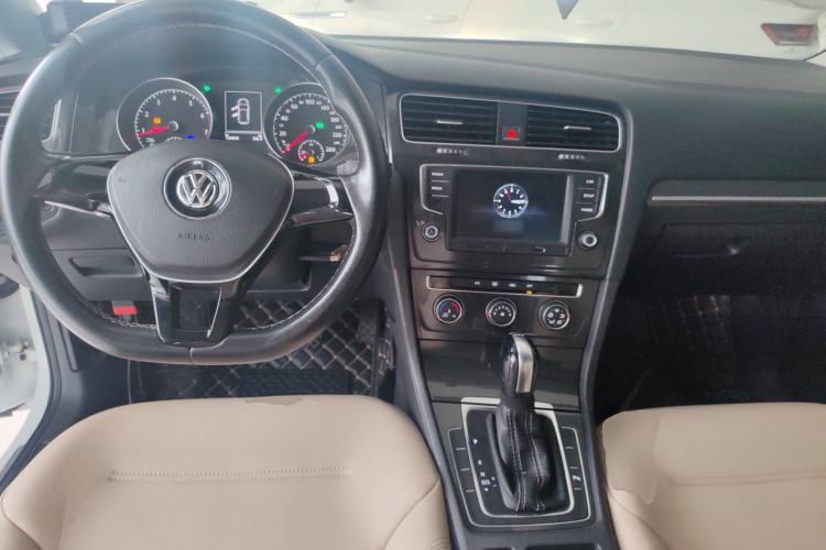 Used Volkswagen Golf 2017 230TSI Automatic Comfort Edition – Celebrating Milestone of One Million Units Center Console