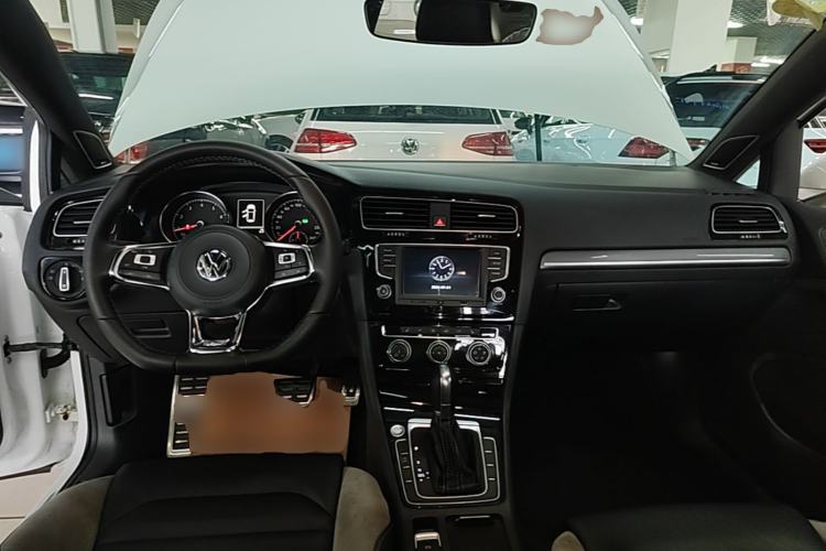 Used Volkswagen Golf 2017 280TSI Automatic R-Line Million-Vehicle Commemorative Edition Center Console