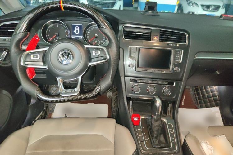 Used Volkswagen Golf 2017 230TSI Automatic Luxury Million-Vehicle Commemorative Edition Center Console