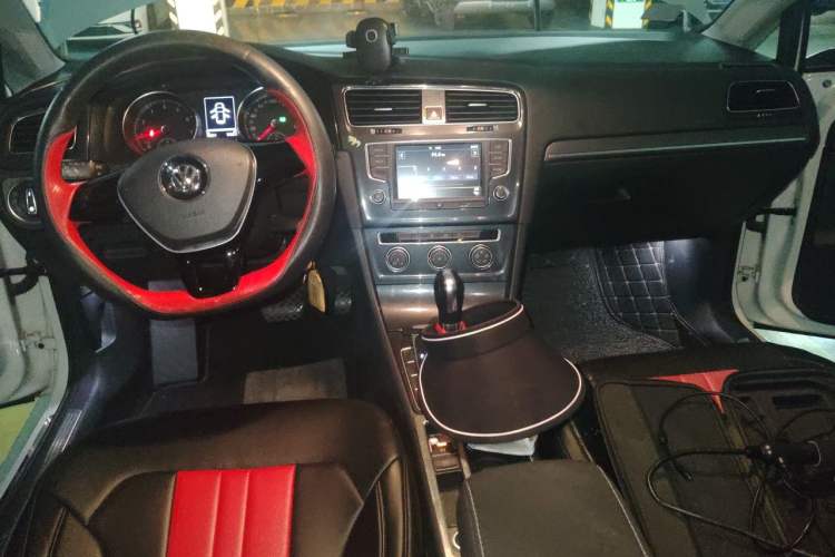 Used Volkswagen Golf 2017 1.6L Automatic Comfort Million-Vehicle Anniversary Edition Center Console