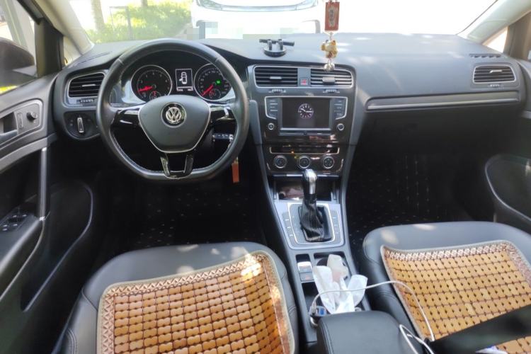 Used Volkswagen Golf 2017 230TSI Automatic Comfort Edition – Celebrating Milestone of One Million Units Center Console