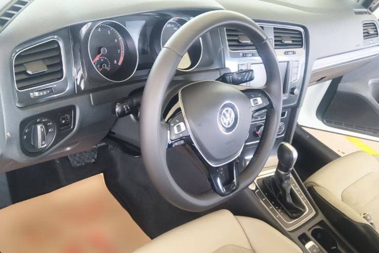 Used Volkswagen Golf 2017 230TSI Automatic Luxury Million-Vehicle Commemorative Edition Center Console