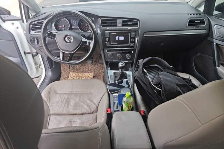Used Volkswagen Golf 2017 230TSI Manual Comfort Edition – Celebrating Milestone of One Million Units Center Console