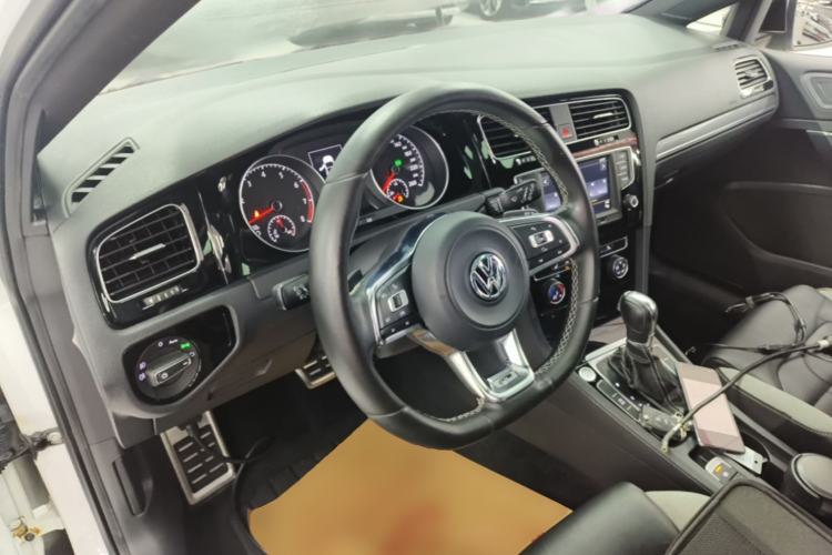 Used Volkswagen Golf 2017 280TSI Automatic R-Line Million-Vehicle Commemorative Edition Center Console
