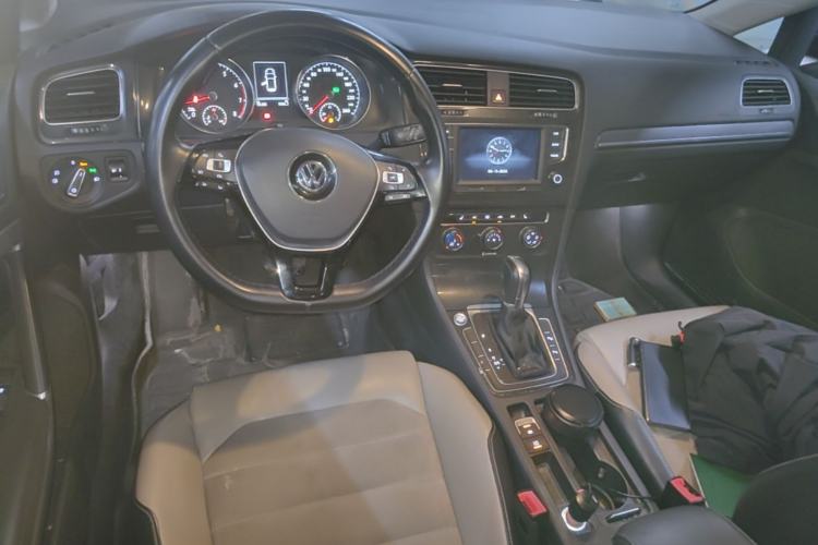Used Volkswagen Golf 2017 230TSI Automatic Luxury Million-Vehicle Commemorative Edition Center Console