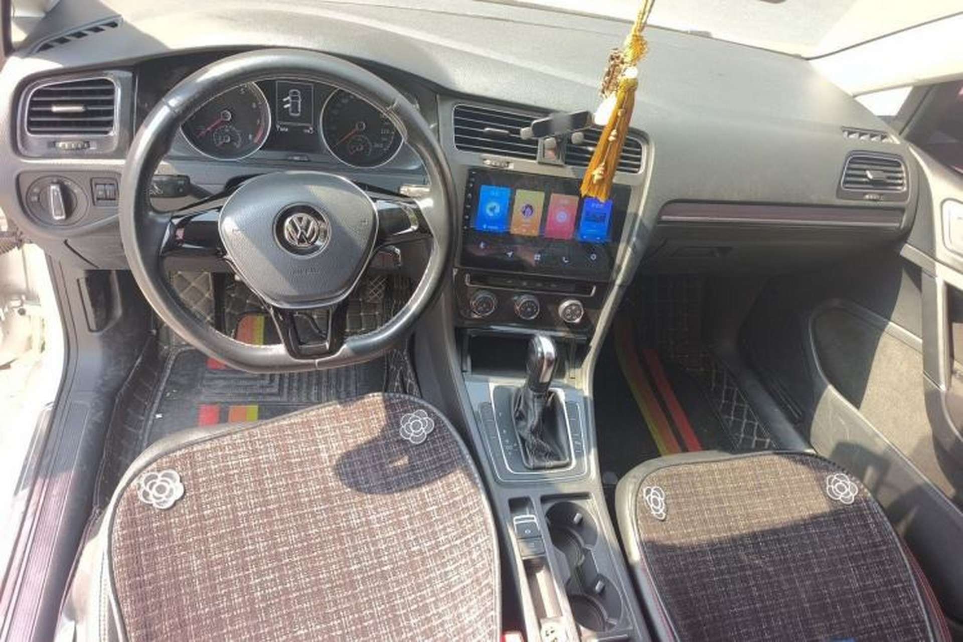 Used Volkswagen Golf 2017 1.6L Automatic Comfort Million-Vehicle Anniversary Edition Center Console