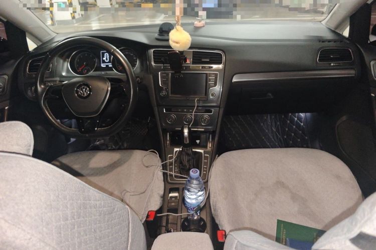 Used Volkswagen Golf 2017 230TSI Automatic Comfort Edition – Celebrating Milestone of One Million Units Center Console