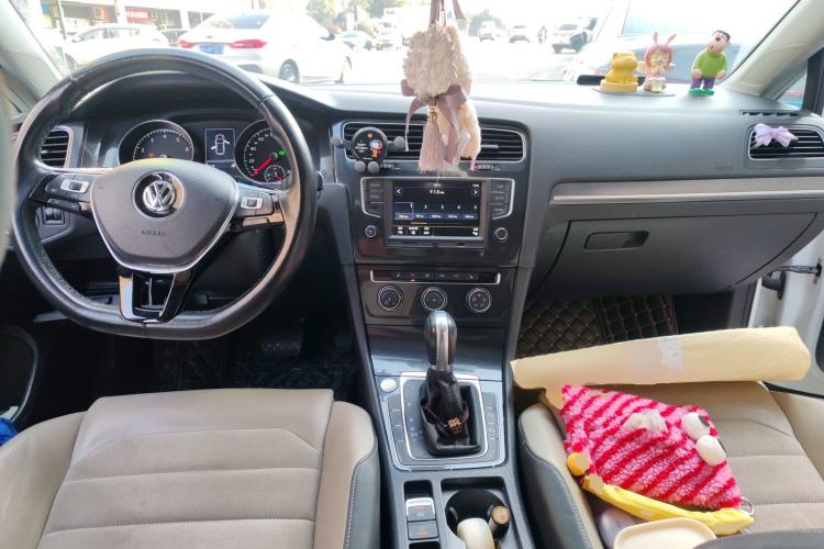 Used Volkswagen Golf 2017 230TSI Automatic Luxury Million-Vehicle Commemorative Edition Center Console