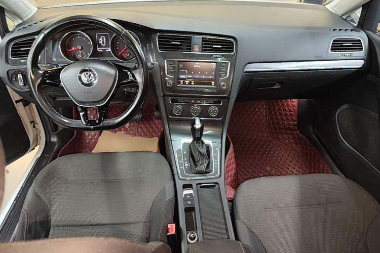 Used Volkswagen Golf 2017 230TSI Automatic Comfort Edition – Celebrating Milestone of One Million Units Center Console