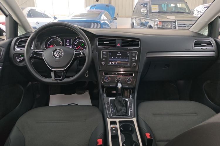 Used Volkswagen Golf 2017 1.6L Automatic Comfort Million-Vehicle Anniversary Edition Center Console