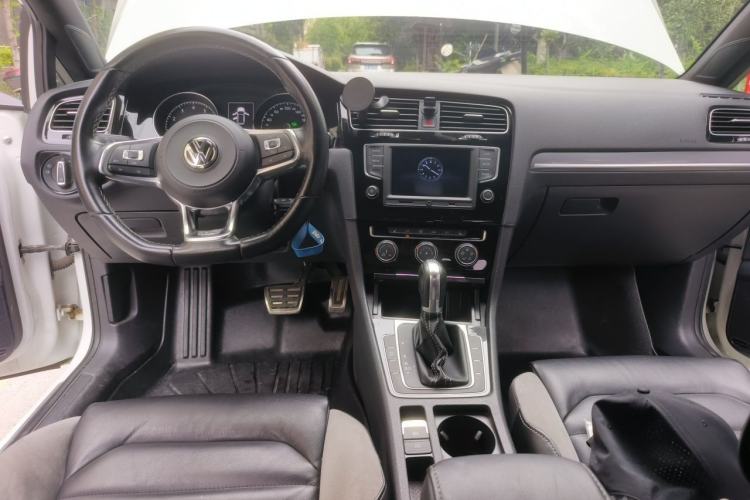 Used Volkswagen Golf 2017 280TSI Automatic R-Line Million-Vehicle Commemorative Edition Center Console