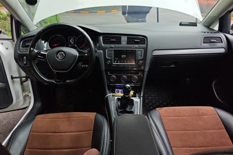 Used Volkswagen Golf 2017 230TSI Manual Comfort Edition – Celebrating Milestone of One Million Units Center Console