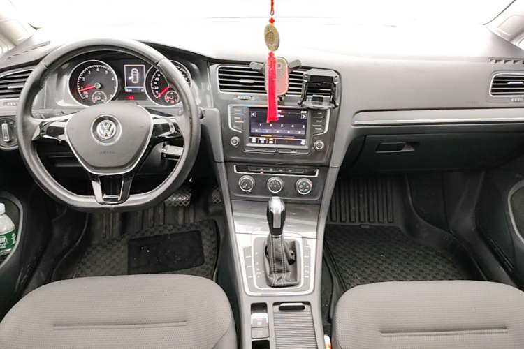 Used Volkswagen Golf 2017 1.6L Automatic Comfort Million-Vehicle Anniversary Edition Center Console