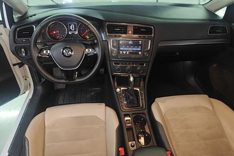 Used Volkswagen Golf 2017 230TSI Automatic Luxury Million-Vehicle Commemorative Edition Center Console