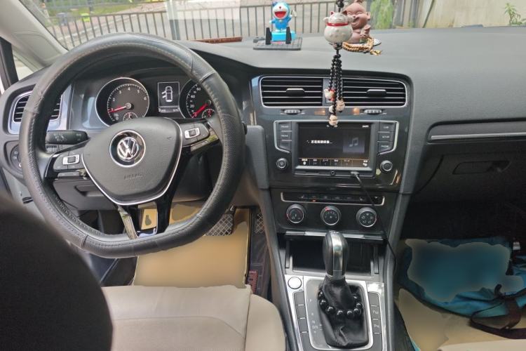 Used Volkswagen Golf 2017 230TSI Automatic Luxury Million-Vehicle Commemorative Edition Center Console