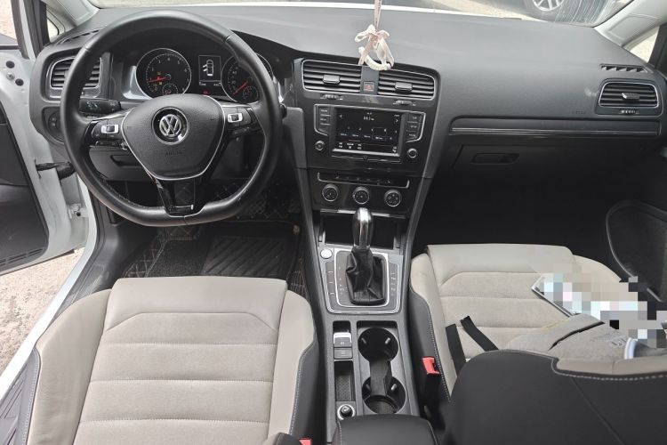 Used Volkswagen Golf 2017 230TSI Automatic Luxury Million-Vehicle Commemorative Edition Center Console