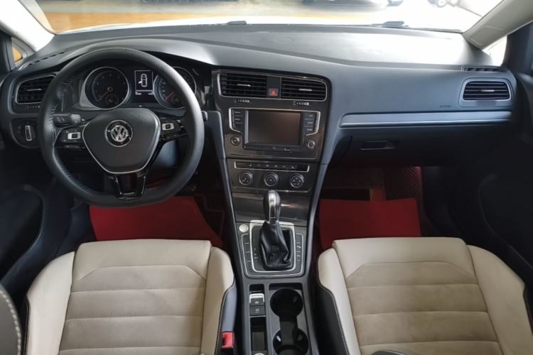 Used Volkswagen Golf 2017 230TSI Automatic Luxury Million-Vehicle Commemorative Edition Center Console