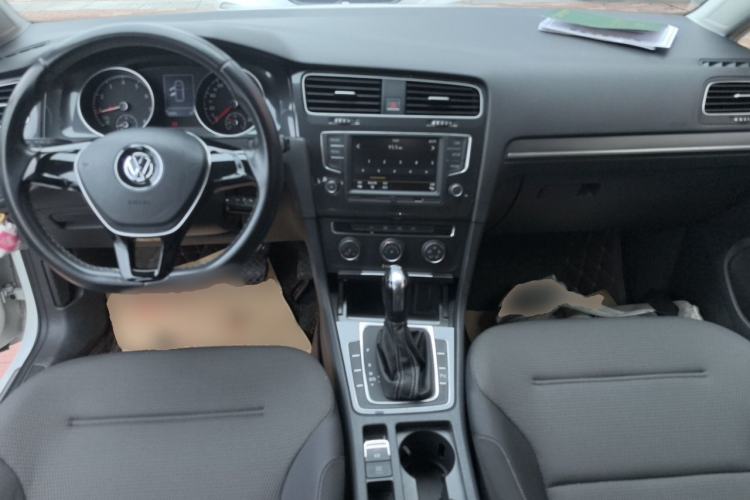 Used Volkswagen Golf 2017 230TSI Automatic Comfort Edition – Celebrating Milestone of One Million Units Center Console