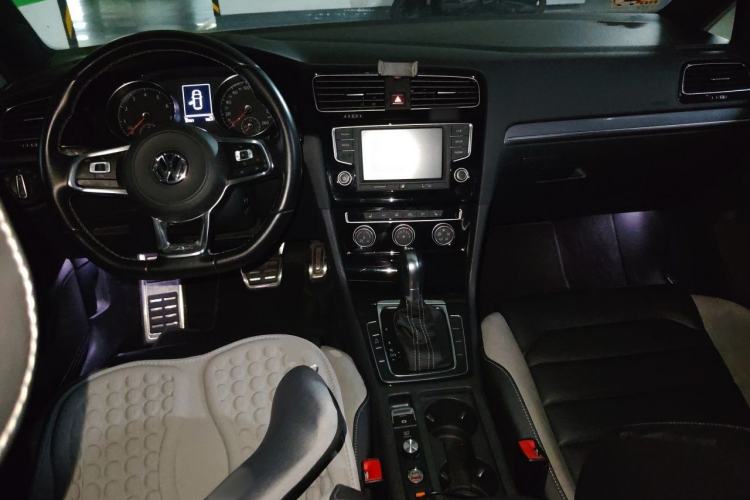 Used Volkswagen Golf 2017 280TSI Automatic R-Line Million-Vehicle Commemorative Edition Center Console