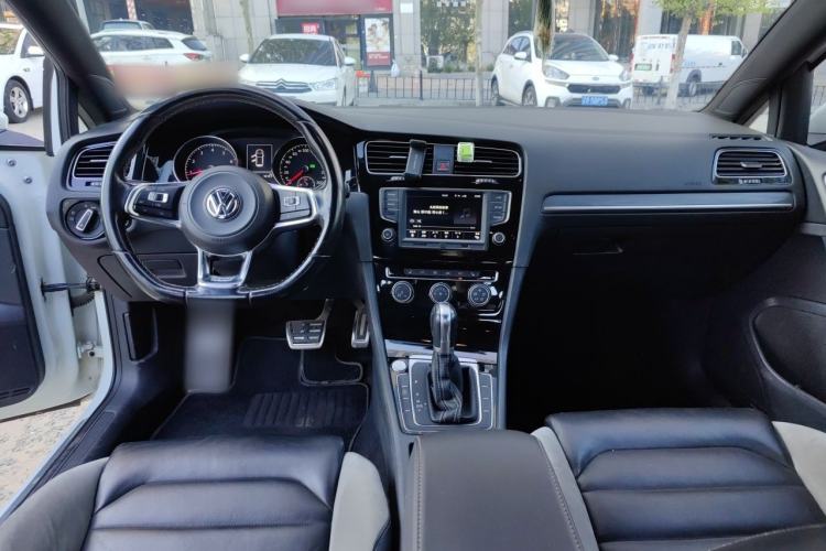 Used Volkswagen Golf 2017 280TSI Automatic R-Line Million-Vehicle Commemorative Edition Center Console
