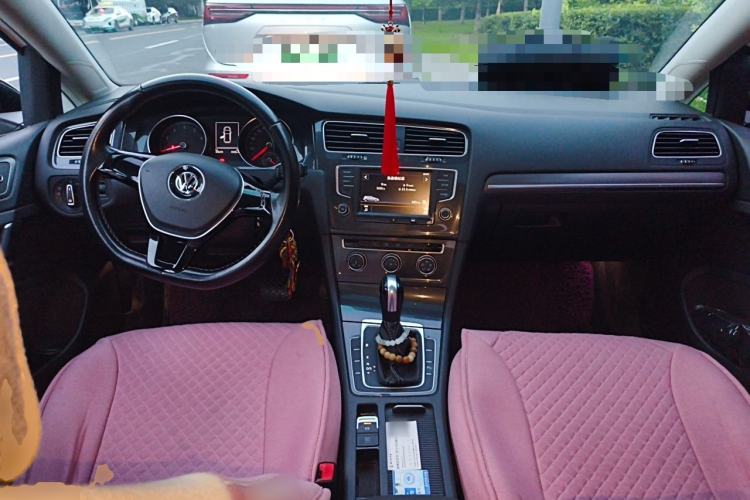 Used Volkswagen Golf 2017 1.6L Automatic Comfort Million-Vehicle Anniversary Edition Center Console