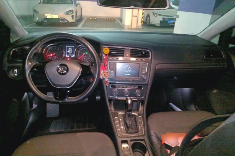 Used Volkswagen Golf 2017 230TSI Automatic Comfort Edition – Celebrating Milestone of One Million Units Center Console