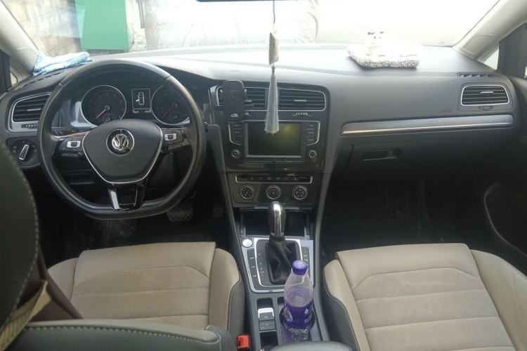 Used Volkswagen Golf 2017 230TSI Automatic Luxury Million-Vehicle Commemorative Edition Center Console