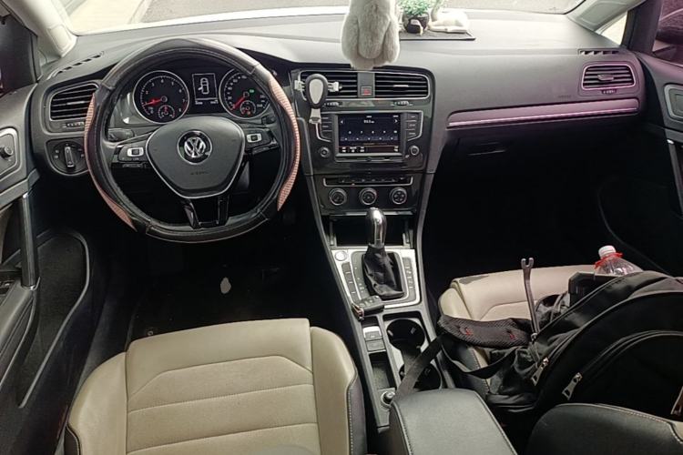 Used Volkswagen Golf 2017 230TSI Automatic Luxury Million-Vehicle Commemorative Edition Center Console