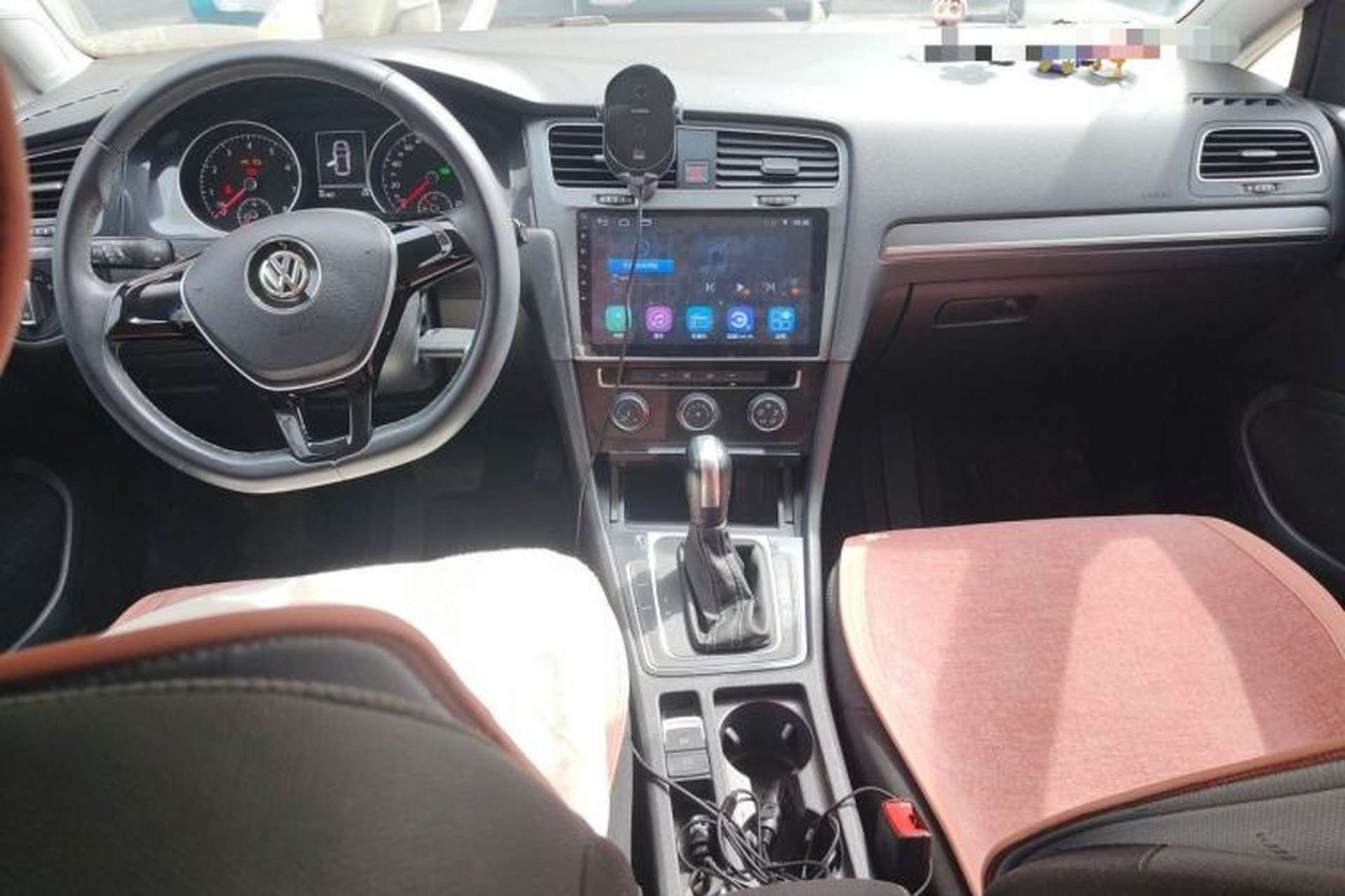 Used Volkswagen Golf 2017 230TSI Automatic Comfort Edition – Celebrating Milestone of One Million Units Center Console