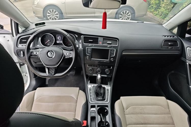 Used Volkswagen Golf 2017 230TSI Automatic Luxury Million-Vehicle Commemorative Edition Center Console