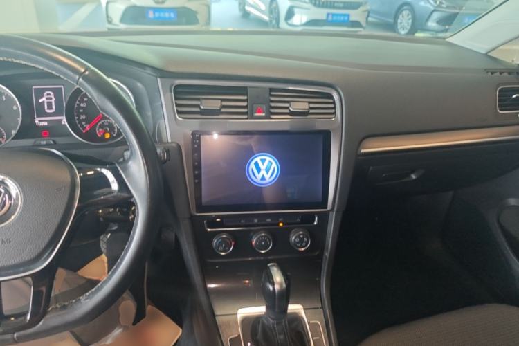 Used Volkswagen Golf 2017 1.6L Automatic Comfort Million-Vehicle Anniversary Edition Center Console