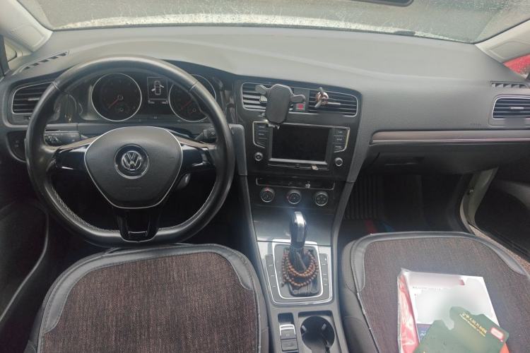 Used Volkswagen Golf 2017 1.6L Automatic Comfort Million-Vehicle Anniversary Edition Center Console