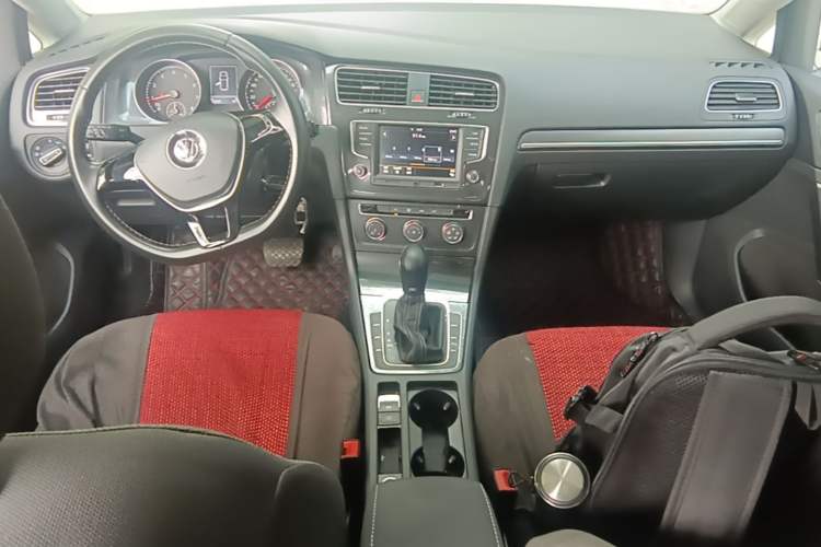 Used Volkswagen Golf 2017 230TSI Automatic Comfort Edition – Celebrating Milestone of One Million Units Center Console