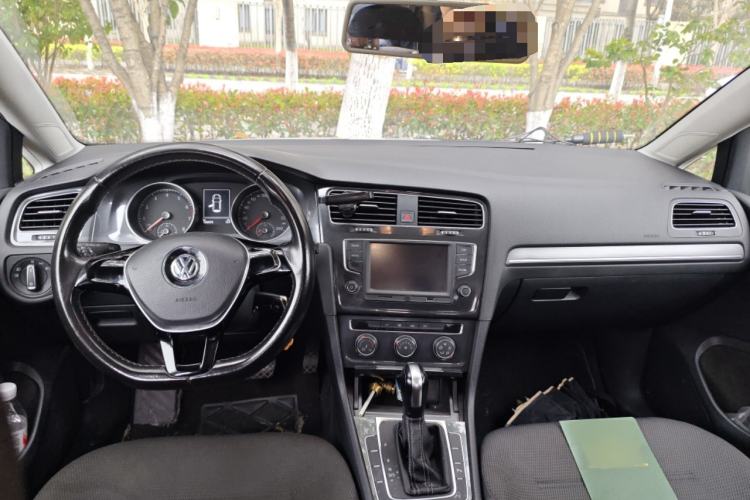 Used Volkswagen Golf 2017 1.6L Automatic Comfort Million-Vehicle Anniversary Edition Center Console