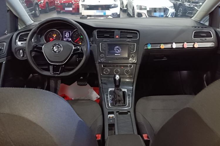 Used Volkswagen Golf 2017 1.6L Automatic Comfort Million-Vehicle Anniversary Edition Center Console