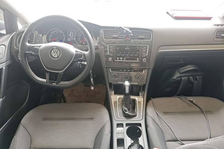 Used Volkswagen Golf 2017 230TSI Automatic Comfort Edition – Celebrating Milestone of One Million Units Center Console