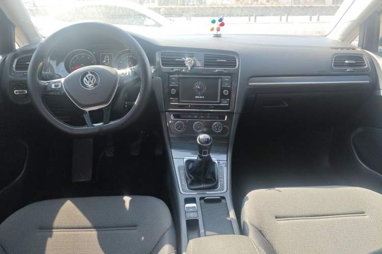 Used Volkswagen Golf 2017 230TSI Manual Comfort Edition – Celebrating Milestone of One Million Units Center Console
