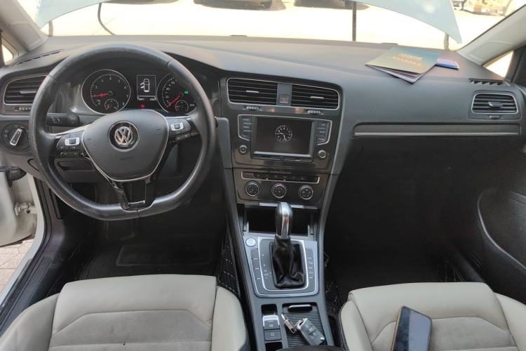 Used Volkswagen Golf 2017 230TSI Automatic Luxury Million-Vehicle Commemorative Edition Center Console