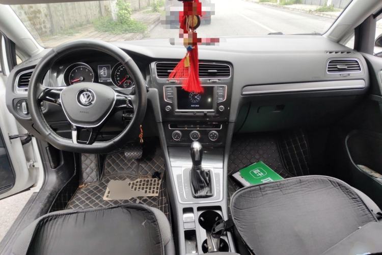 Used Volkswagen Golf 2017 1.6L Automatic Comfort Million-Vehicle Anniversary Edition Center Console