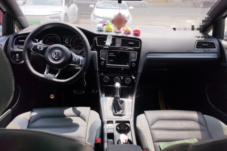 Used Volkswagen Golf 2017 280TSI Automatic R-Line Million-Vehicle Commemorative Edition Center Console