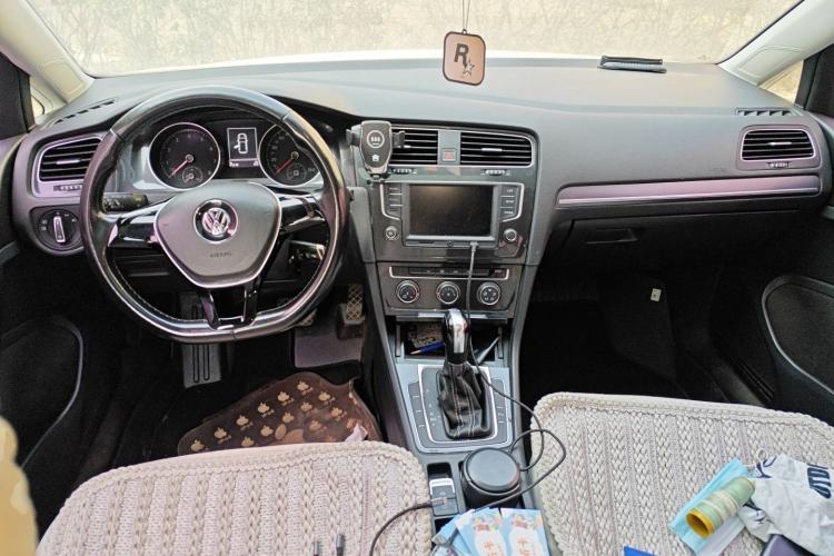 Used Volkswagen Golf 2017 230TSI Automatic Comfort Edition – Celebrating Milestone of One Million Units Center Console