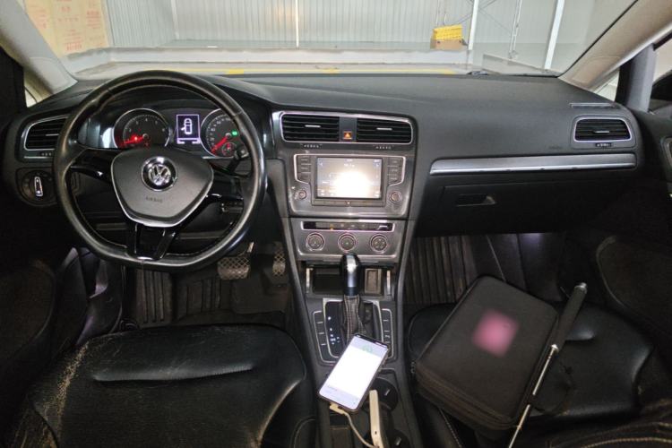 Used Volkswagen Golf 2017 1.6L Automatic Comfort Million-Vehicle Anniversary Edition Center Console