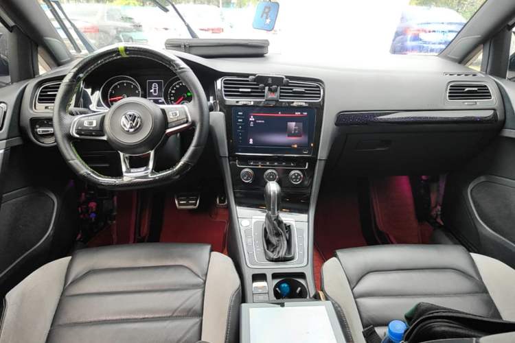 Used Volkswagen Golf 2017 280TSI Automatic R-Line Million-Vehicle Commemorative Edition Center Console