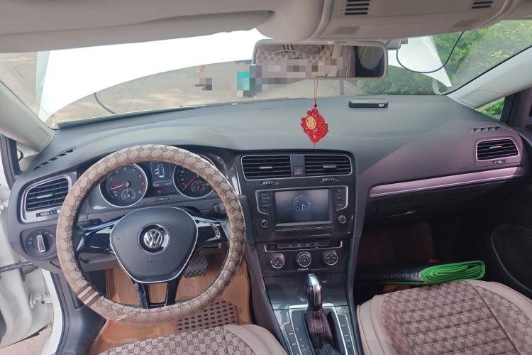 Used Volkswagen Golf 2017 1.6L Automatic Comfort Million-Vehicle Anniversary Edition Center Console