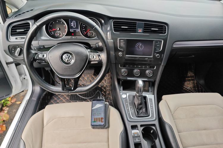 Used Volkswagen Golf 2017 230TSI Automatic Luxury Million-Vehicle Commemorative Edition Center Console