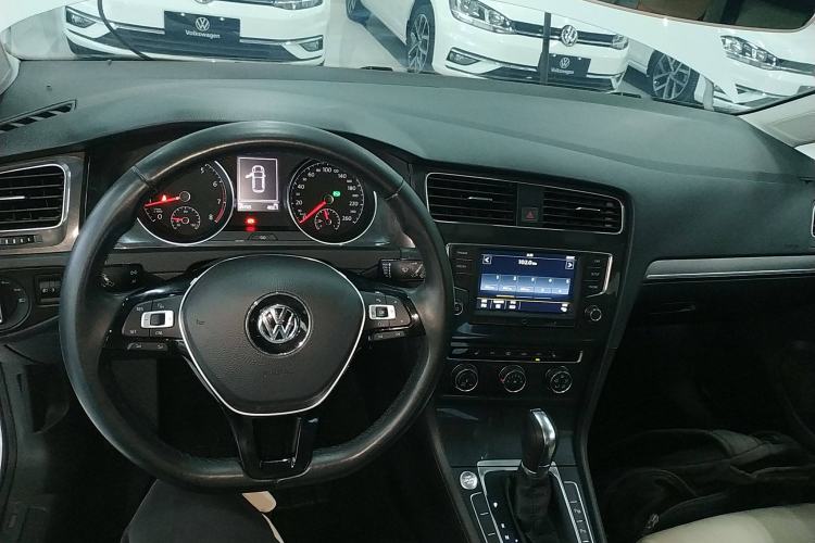 Used Volkswagen Golf 2017 230TSI Automatic Luxury Million-Vehicle Commemorative Edition Center Console