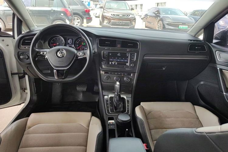 Used Volkswagen Golf 2017 230TSI Automatic Luxury Million-Vehicle Commemorative Edition Center Console