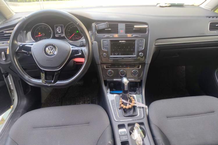 Used Volkswagen Golf 2017 1.6L Automatic Comfort Million-Vehicle Anniversary Edition Center Console